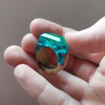 Prsteny s pryskyřicí